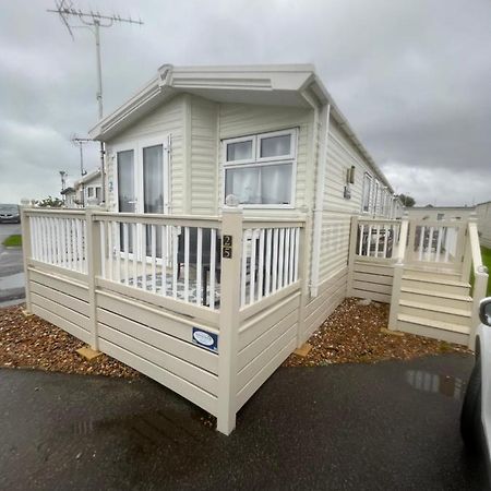 Sky By The Sea Hotel Уитстейбъл Екстериор снимка