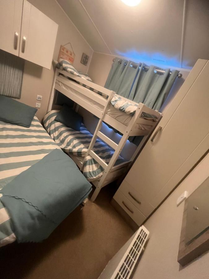 Sky By The Sea Hotel Уитстейбъл Екстериор снимка
