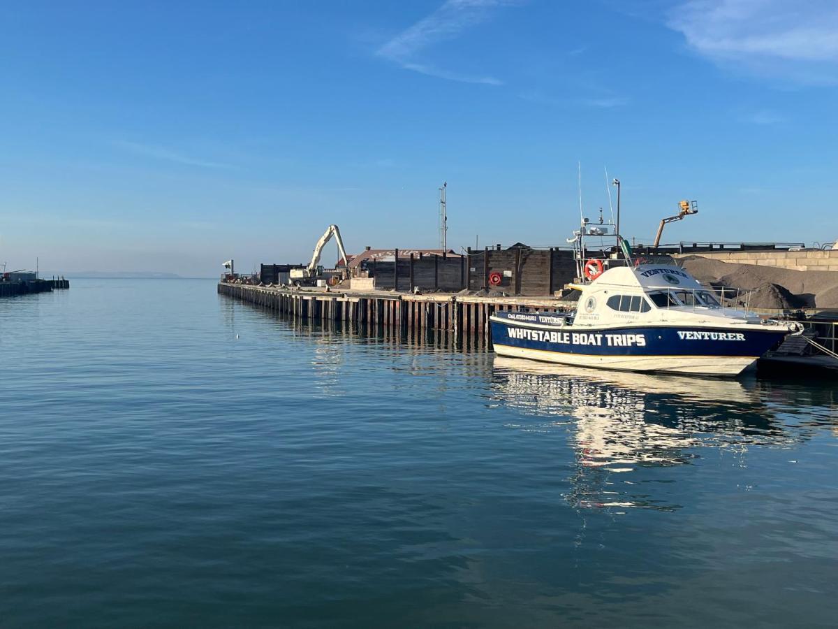 Sky By The Sea Hotel Уитстейбъл Екстериор снимка